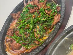 铁板沙葱牛肉-醉得意·山茶油炒土鸡(经开万达店)
