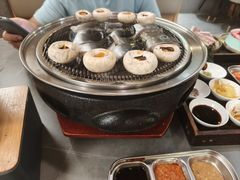 -围炉肉舍•炭烤活鳗•丹东海鲜烤肉(步行街店)