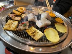 -围炉肉舍•炭烤活鳗•丹东海鲜烤肉(步行街店)