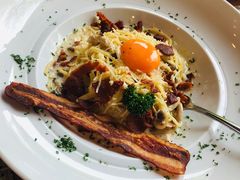 -Chom Cafe and Restaurant