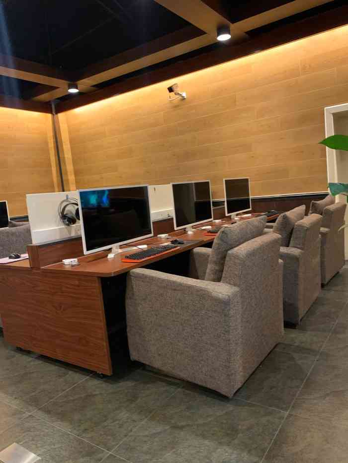 半糖网吧(王府井店)-"这家网咖环境还可以,相当不错,机子也是高.