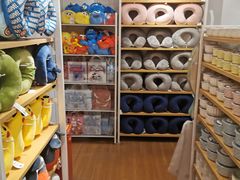 -名创优品(北京新中关购物中心地铁层店)