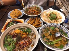 -爆炸头阿姨小四川正宗川味小吃(无任何分店)