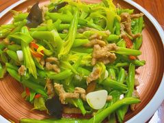 黄花菜炒肉丝-鸿运美食府