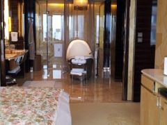 上海浦东丽思卡尔顿-北外滩套房主卧浴室-上海浦东丽思卡尔顿酒店