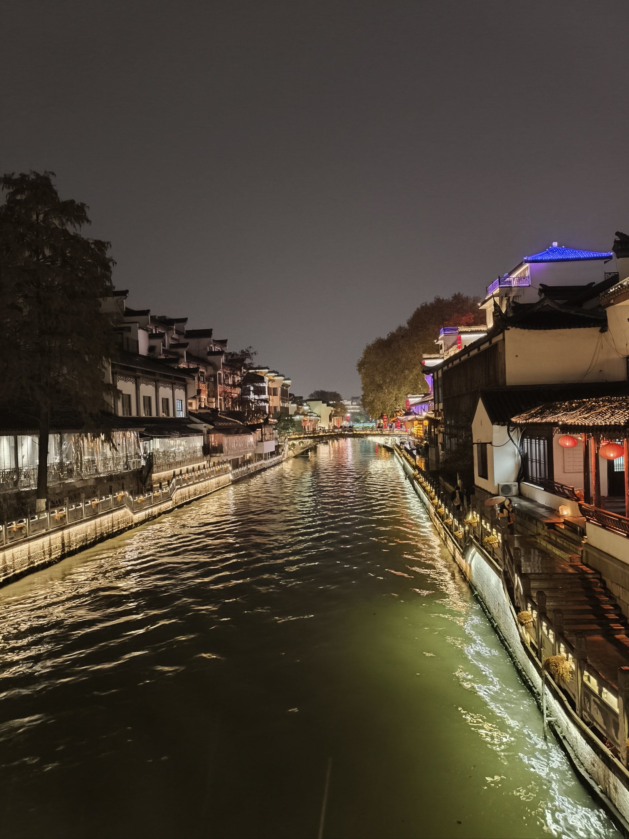 漫步烟雨蒙蒙的秦淮河畔