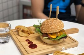 Cheese Sauce Bacon Fries Burger