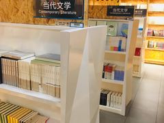 -新华里咖啡书吧(新华书店小寨店)