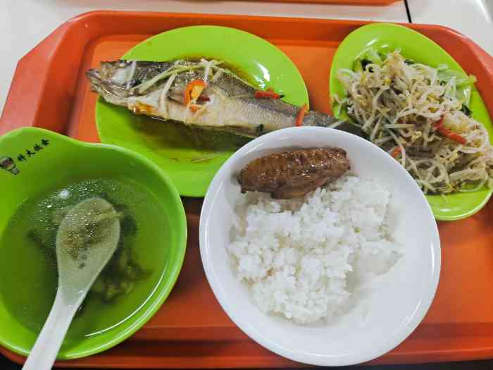 科大东区美食广场二楼,图中是麻辣香锅油泼-大众点评