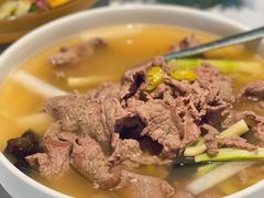 酸笋泉水滑牛肉-鑫悦诚府·新鲁菜·餐厅(趵突泉店)