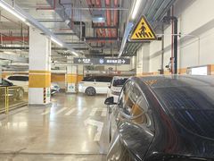 -龙湖星悦荟-停车场