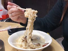 猪颈肉芝士捞公仔面-新记餐厅(香槟大厦店)
