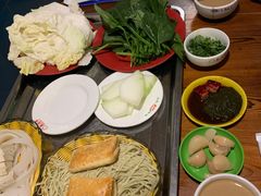 -洞庭洲·防空洞火锅·烧烤·铜锅涮肉(新百广场店)