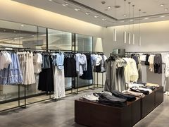 -URBAN REVIVO(高德置地广场·春广场店)