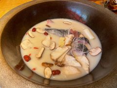 -咕嘟草帽鱼·牛奶一样的鲜鱼汤(天鹅湖万达广场店)