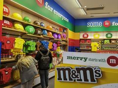 -m豆巧克力世界(上海世茂广场店)