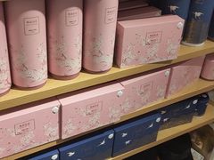 -名创优品(北京新中关购物中心地铁层店)