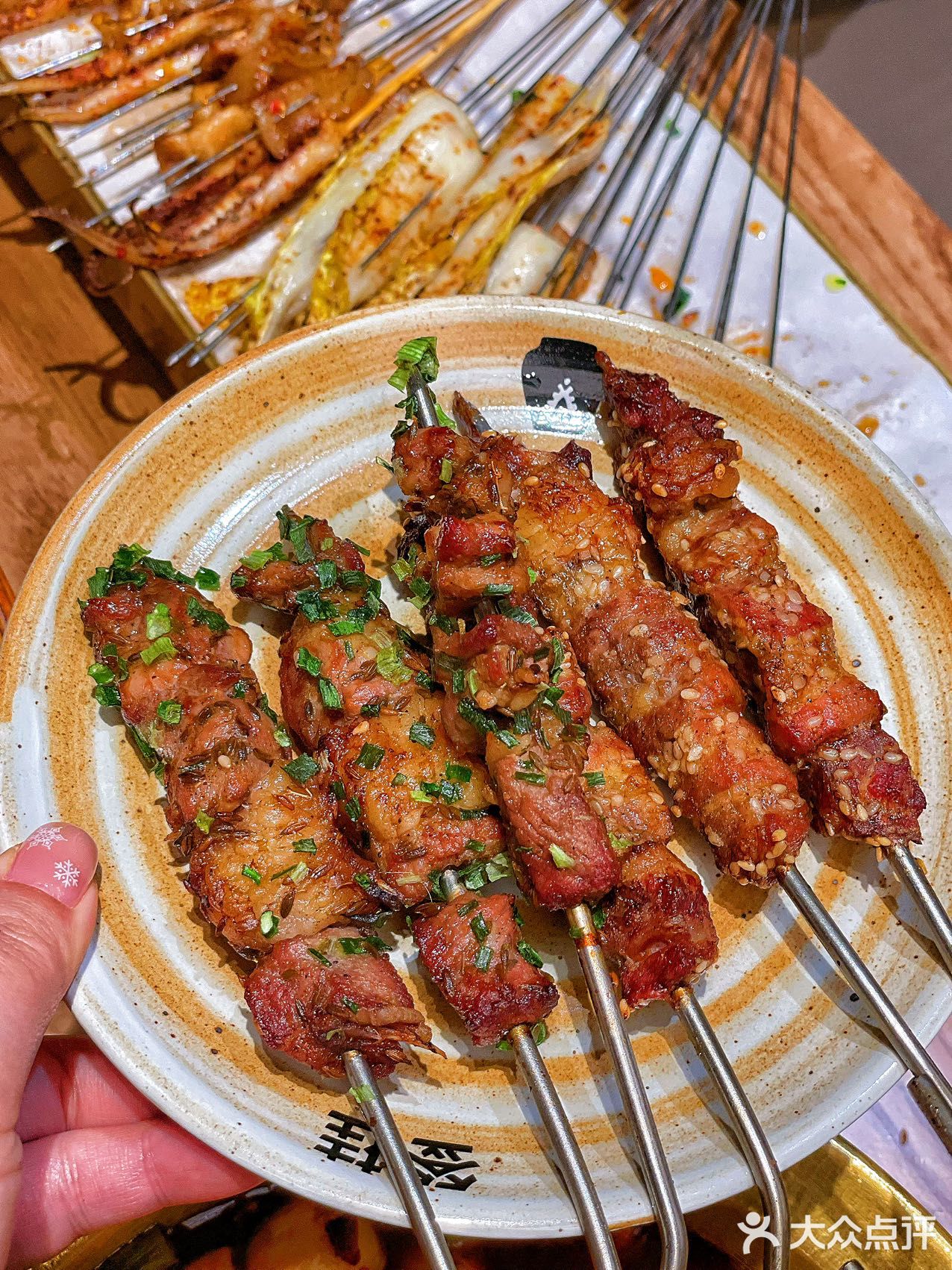 上海撸串新店！大缸出来的烤串就是香