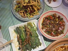 -霄汉牛三鲜湖北砂锅菜(万松园2店)