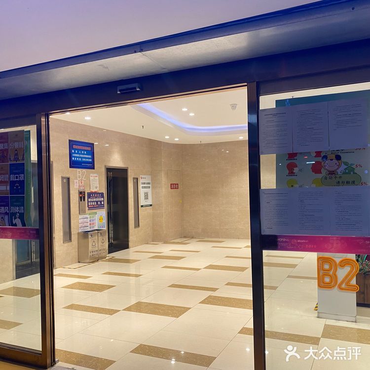 长阳京投港垃圾商场，混乱无管理。