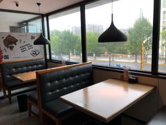 靠窗位-YUOZUO渝作·川渝冒肚(崂山店)