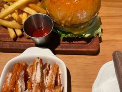 -三勾JJJ Burger&Coffee(梅溪湖店)