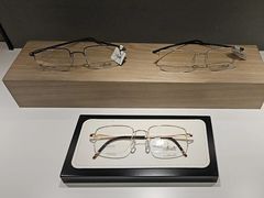 -豪门视光·星趣控·蔡司依视路眼镜代理商(中央大街店)