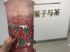 草莓酪酪-叶子与茶(苏宁广场店)