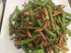 茶树菇烧豆角-洁神饭庄·海鲜·青岛菜·30年老字号(五四广场店)