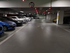 -成都银泰中心-停车场