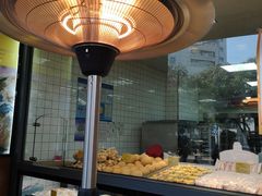 面包甜点陈列柜-鲍师傅糕点(江苏路店)