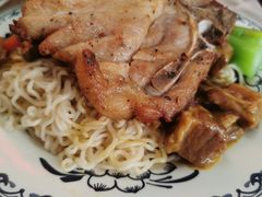 咖喱牛腩捞丁加猪扒-渔记茶餐厅(渔村店)