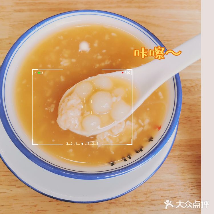 这家店的牛肉抄手必须吃大碗才过瘾
