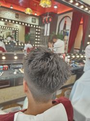 -东方先生国潮男士理发馆