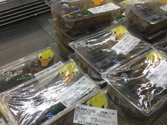 -周黑鸭(郑州中原区华山路中原万达沃尔玛店)