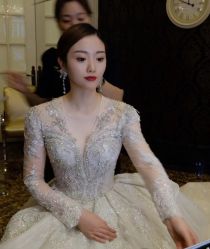 -觅白婚纱礼服馆