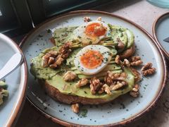 牛油果煮蛋吐司-RAC BAR(安福路店)