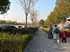 -奕欧来上海购物村停车场