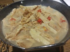 井冈山油豆皮-鄱阳湖·江西小炒·瓦罐煨汤(五道口店)