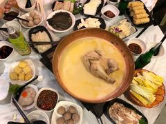 -鲜入围煮花胶鸡海鲜火锅