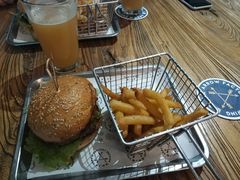 牛肉汉堡-Arrow Factory Brewing箭厂啤酒