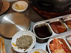 -围炉肉舍•炭烤活鳗•丹东海鲜烤肉(步行街店)