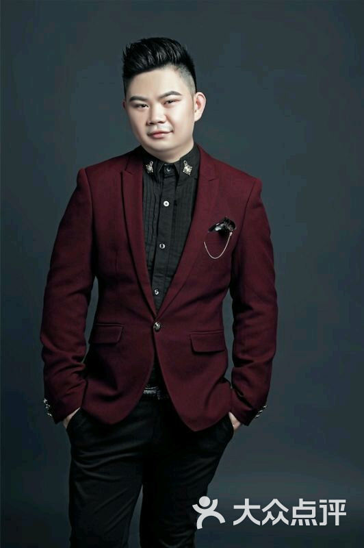 本来我和老公属于不爱笑安静型的,所以动作会不协调,但是拍出来的片子