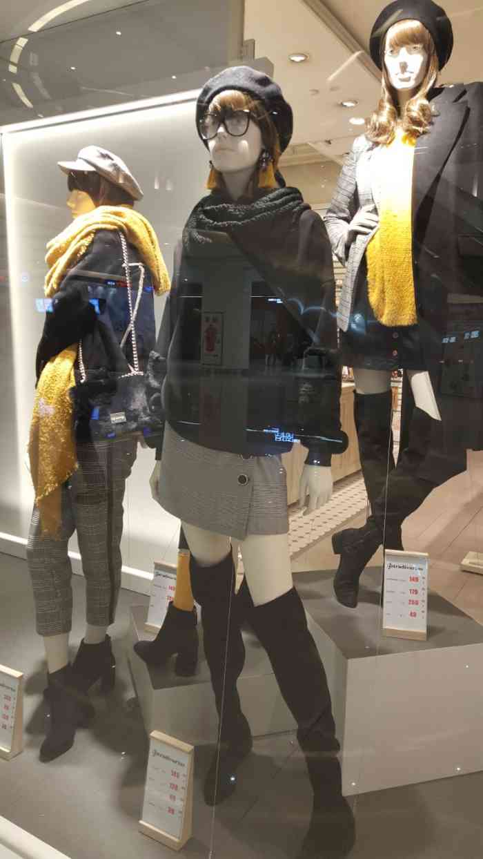 stradivarius(红博中央公园商场店)-"什么品牌没了解过 好像也是zara