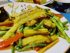-三江源美食城