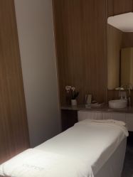 -AURAS璈然科技护肤中心