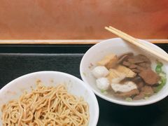 -松树干拌面店