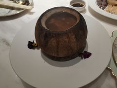 椰子八宝鸡汤-闻见中国海南菜(K11店)