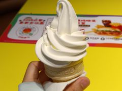 圆筒冰淇淋-麦当劳(中山公园龙之梦店)