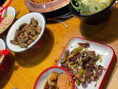 -虾弄弄海派小龙虾·牛羊蝎子火锅